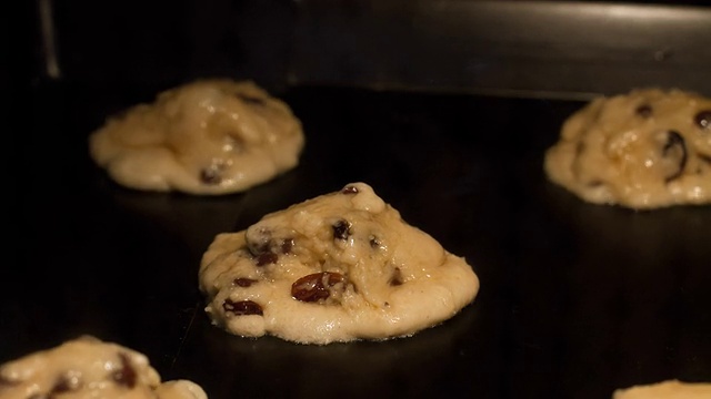 巧克力片和葡萄干饼干-时间推移高清视频素材