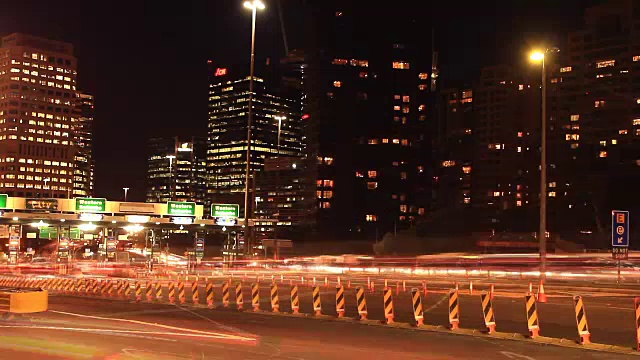 通勤交通拥挤城市街道夜晚交通高峰时间流逝视频素材