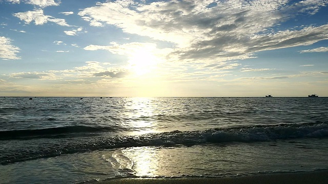 日落海滩海浪慢动作视频素材