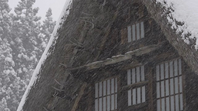 冬天的房子，雪落，在富山，日本视频素材