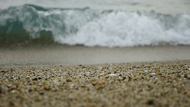 海滩上美丽的波浪视频素材