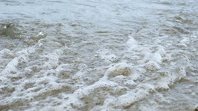 海滩上美丽的波浪视频素材