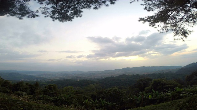 泰国北部的山景。视频下载