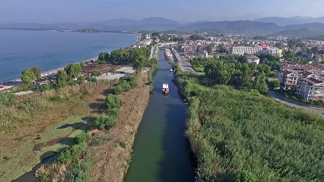 Fethiye Calis海滩天堂鸟鸟瞰图视频素材