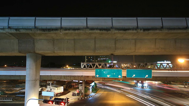 高速公路和轻轨上的交通，延时拍摄视频素材