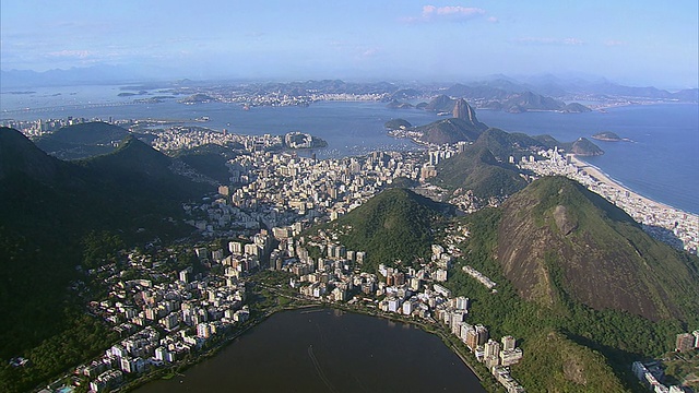 鸟瞰图的Lagoa，海滩和里约热内卢de Janeiro，巴西视频素材