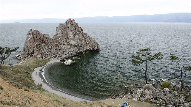 俄罗斯贝加尔湖海湾的波浪视频下载