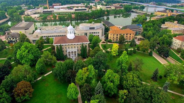 风景优美的大学校园，阿普尔顿威斯康星州，鸟瞰图。视频素材