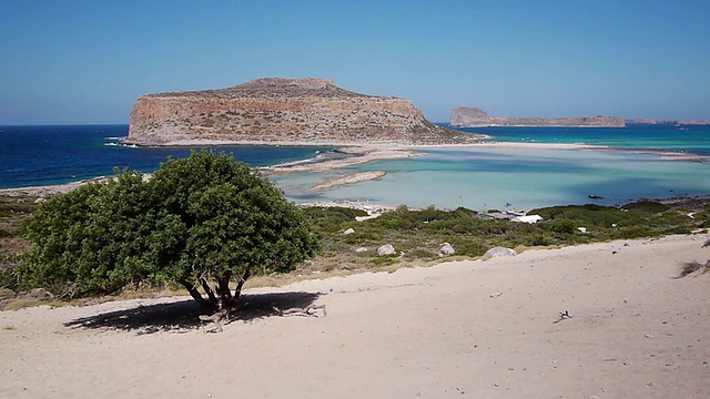 泻湖巴洛斯(Balos)和格兰沃萨岛的观点视频素材