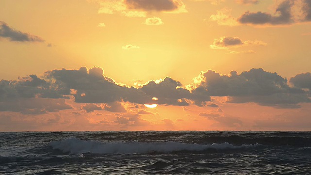 海上日出视频素材