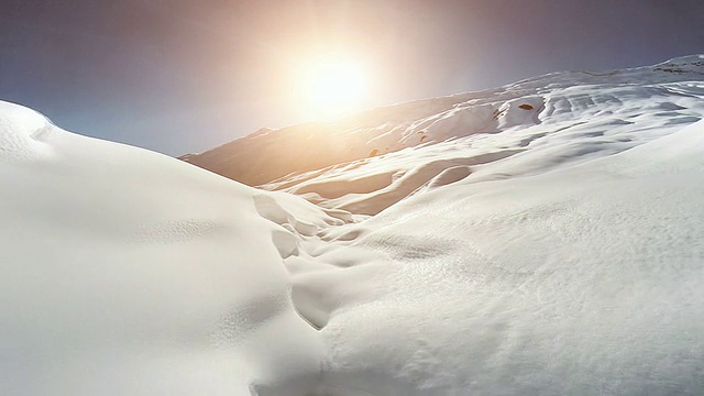 雪山景观鸟瞰图。阿尔卑斯山脉冰川视频素材