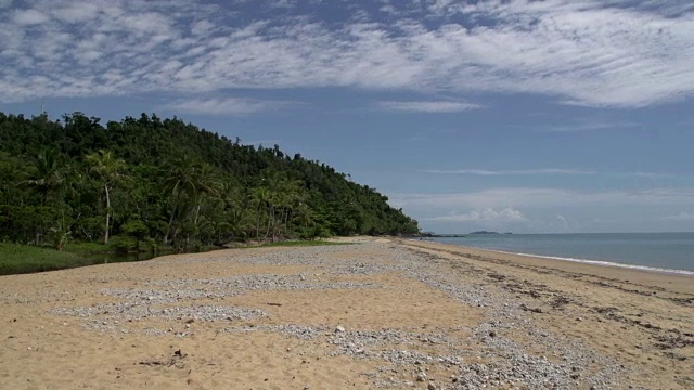 澳大利亚昆士兰州的Mission海滩空海滩。视频下载