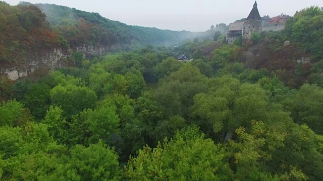 卡梅内克-波多尔斯基峡谷的航拍照片视频素材