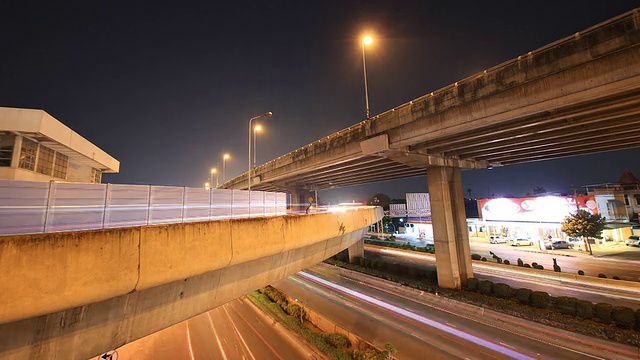 公路交通夜间行驶，时间流逝视频素材