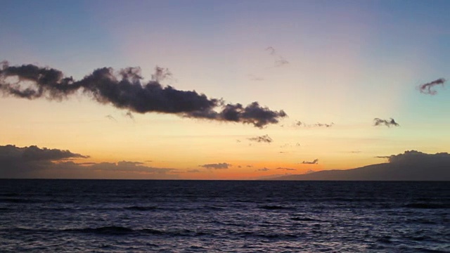 美丽的日落海景水平潘在夏威夷群岛和太平洋。视频素材