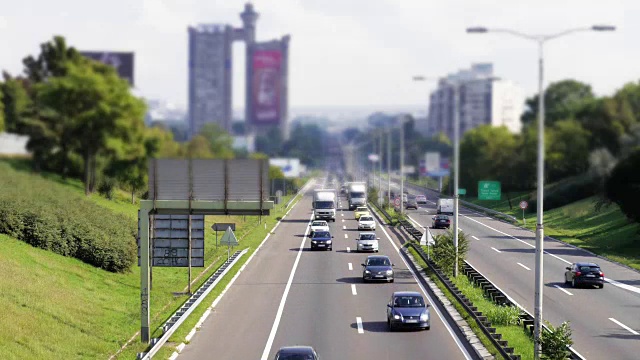 高速公路交通间隔拍摄视频素材