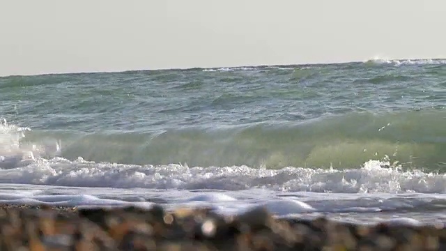 海浪靠近了视频素材