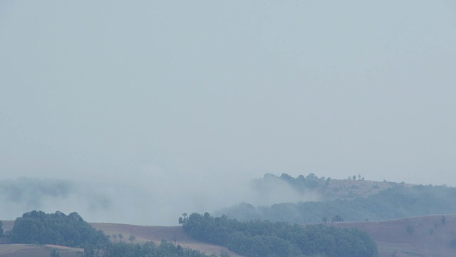 雨后的山与雨云和雾时间流逝视频素材