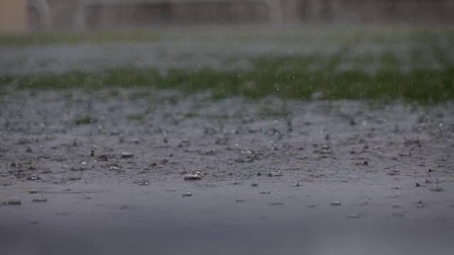 雨滴落下，慢动作视频素材