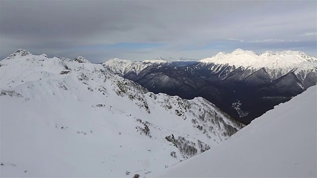 罗莎库托高山度假村的高加索山脉全景视频素材