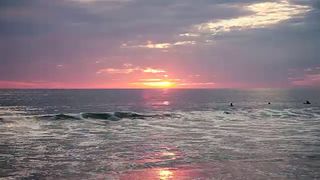 沙滩上日落的延时视频素材