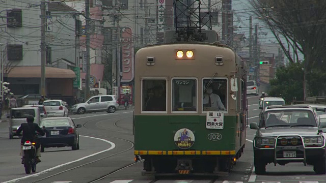 京都散调街上的兰登有轨电车线路视频素材