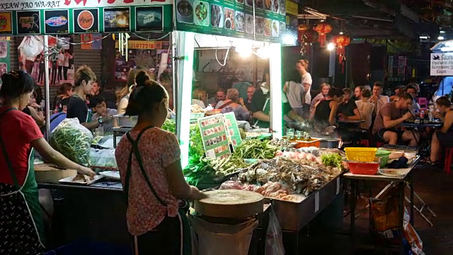 在曼谷的中国城用餐视频素材