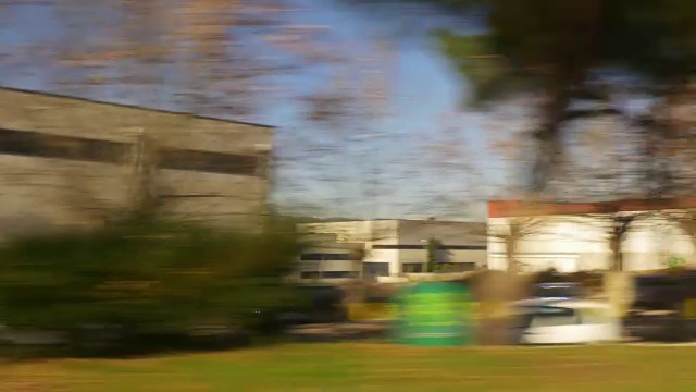 工业大楼晴天火车乘窗观景4k西班牙视频素材