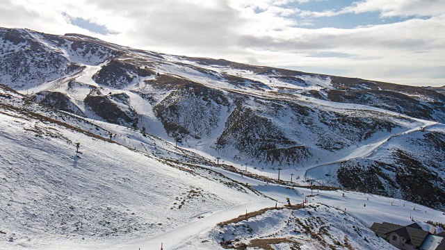 西班牙著名的滑雪胜地内华达山脉全景4k时间流逝视频素材