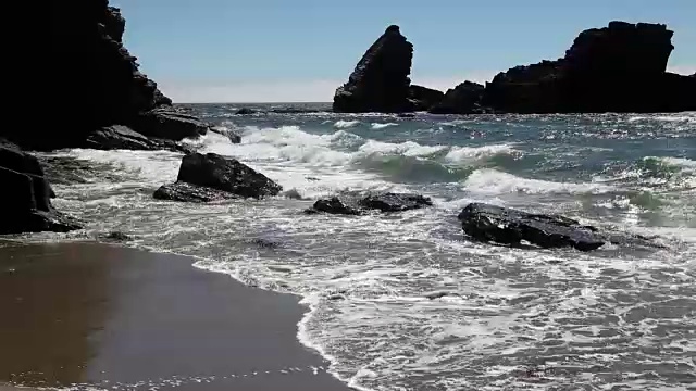 雷耶斯岬沙滩上的海浪视频素材