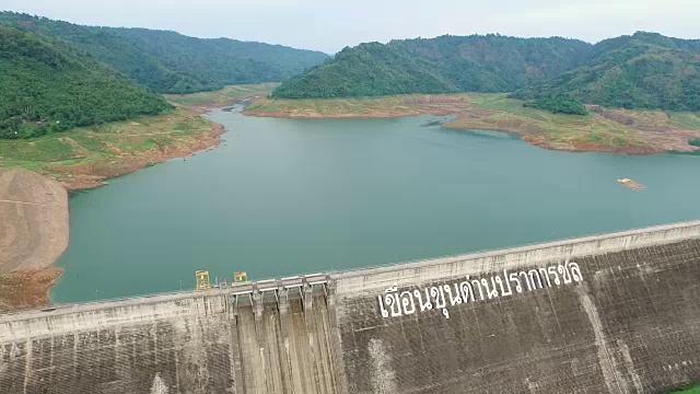 泰国Khun Dan Prakan Chol大坝鸟瞰图视频下载