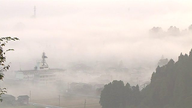 越前小野城堡漂浮在云海上。视频素材