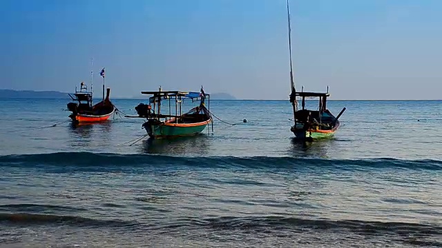 船在海滩和天空视频素材