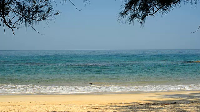 沙滩上的海浪视频素材