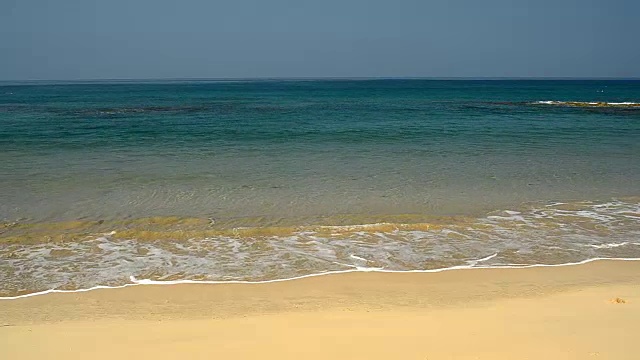 沙滩上的海浪视频素材