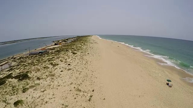 航拍法罗海滩，阿尔加维，葡萄牙视频下载