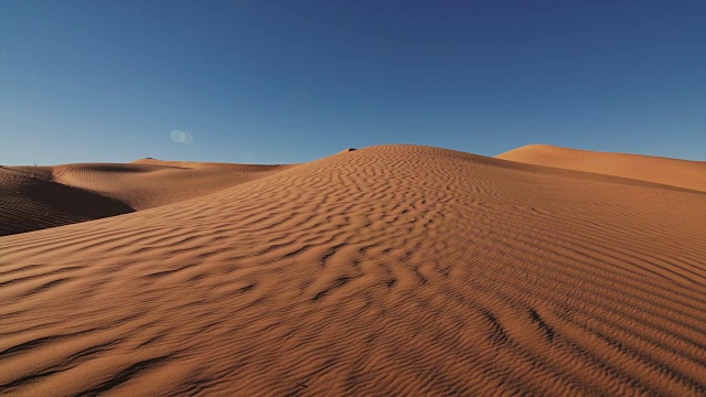 撒哈拉沙漠的景色，清晨的沙丘美妙无比视频下载