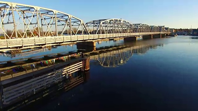 鲟鱼湾大桥鸟瞰图。视频素材