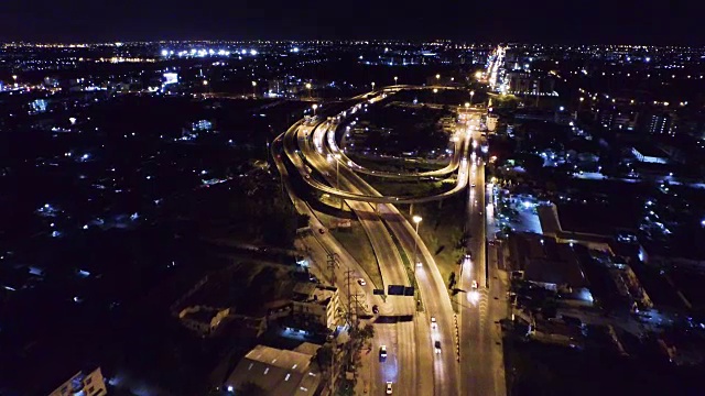 泰国郊区立交桥掉头路鸟瞰图，夜间视频素材