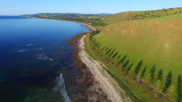 鸟瞰原始的澳大利亚海岸线视频素材