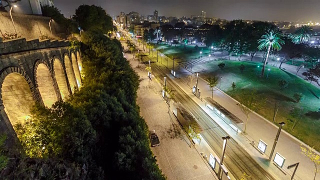 Jardim do Morro在villa Nova de Gaia和波尔图的城市景观夜景时间，葡萄牙，历史悠久的城市中心视频素材