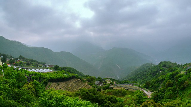 山和云与神射线阳光视频素材