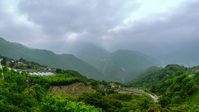 山和云与神射线阳光视频素材