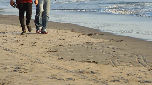 海浪拍打沙滩视频素材