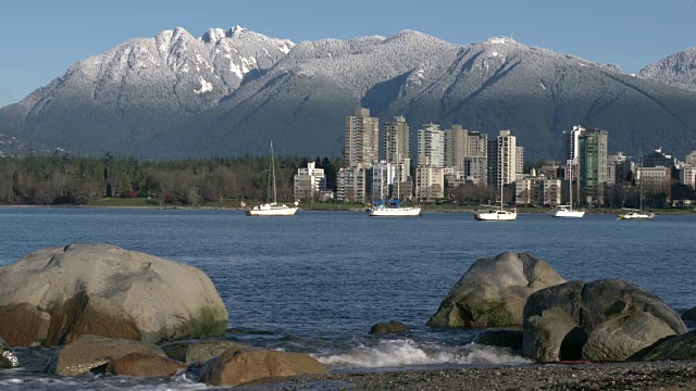 温哥华塔，山雪，英格兰湾海岸视频素材