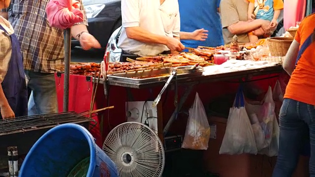 烤鸡，泰国街头小吃视频素材