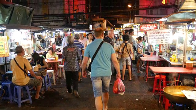 在曼谷的中国城用餐视频素材