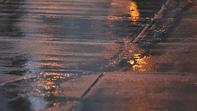 市区大雨，慢镜头视频素材