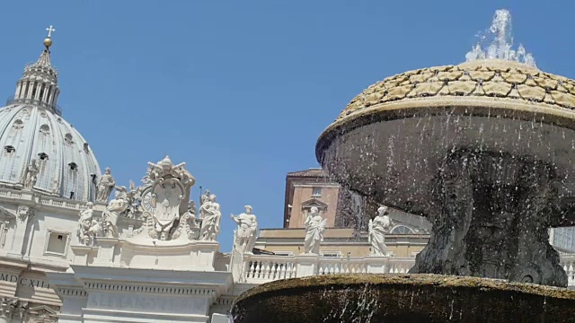 圣彼得广场景色，前景是喷泉。Slowmotion视频素材