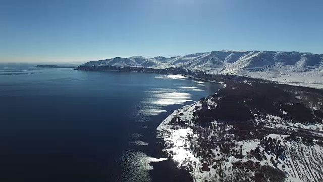 白雪皑皑的塞万湖在亚美尼亚的背景视频下载